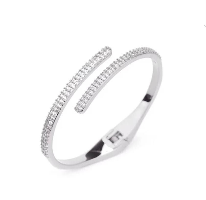 Face off Zirconite Cubic Zirconia stainless Steel hinged Bangle Bracelet.812B299-0